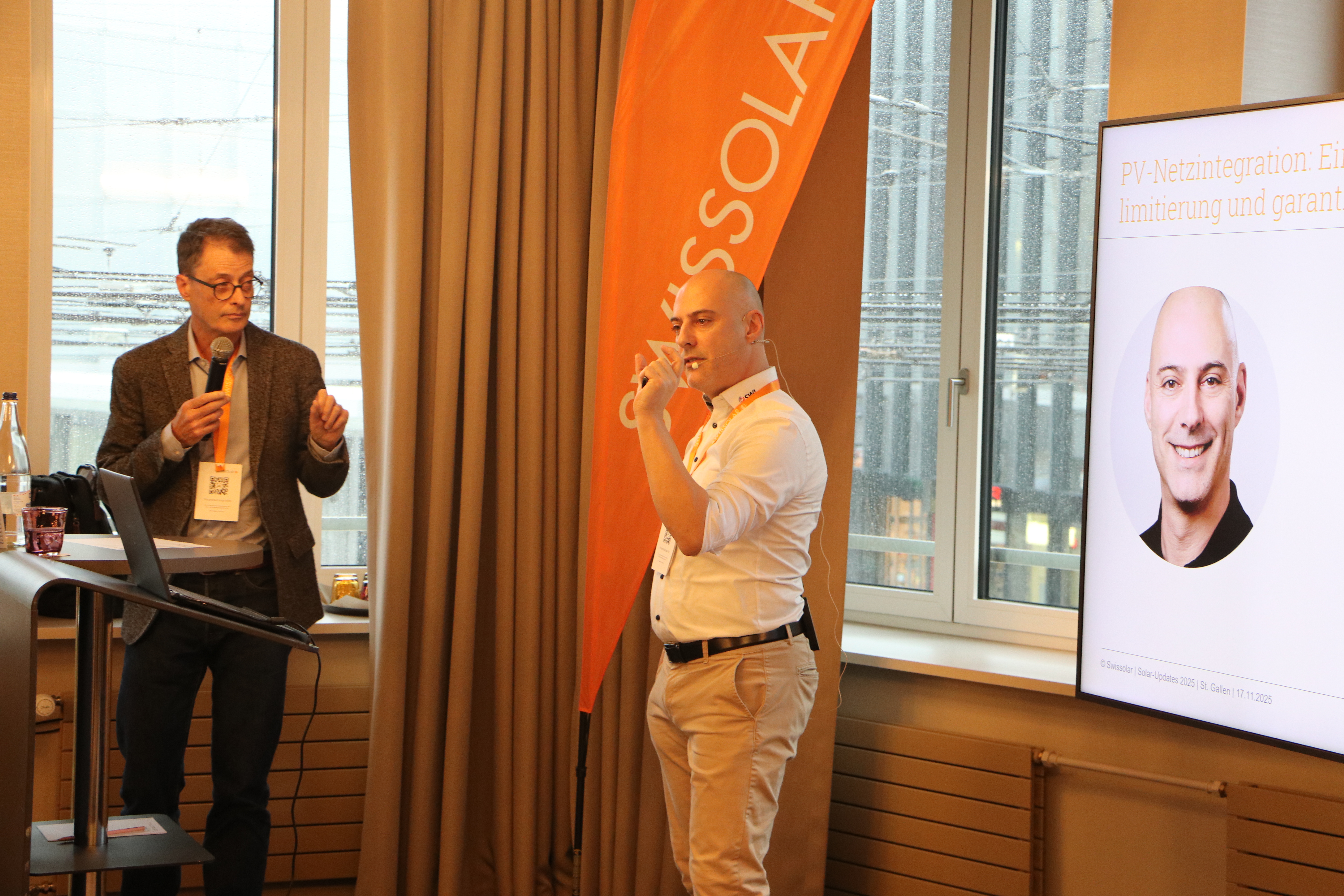 Person auf einem Event | © Swissolar