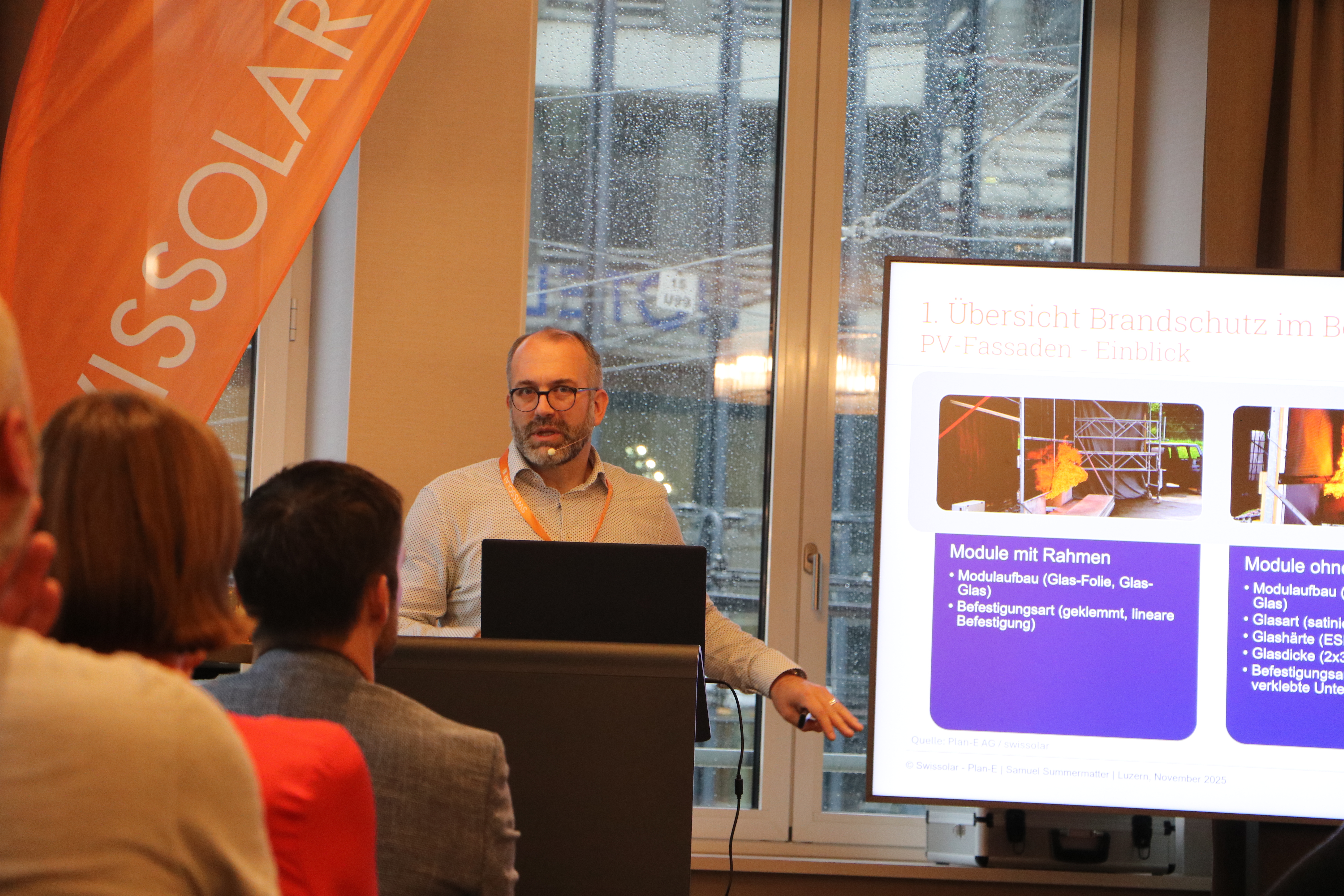 Person auf einem Event | © Swissolar